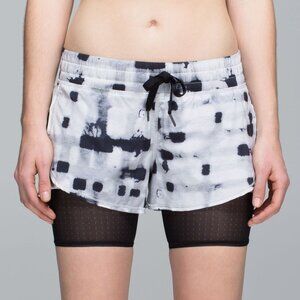 Lululemon Women's Hot To Street Shorts - White/Black
